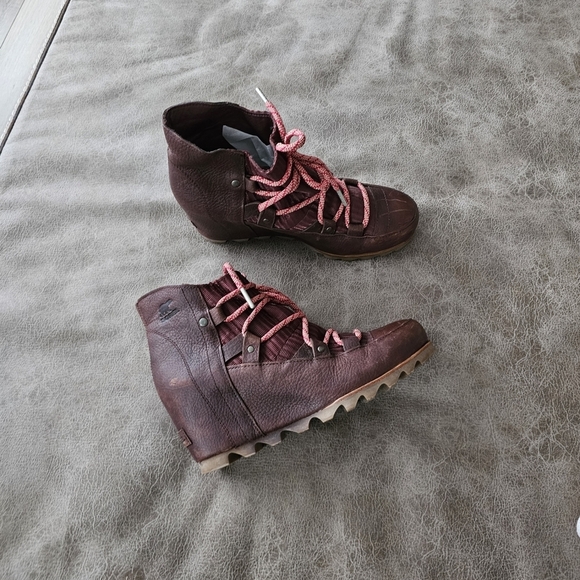 Sorel Sandy Wedge Boots - Picture 4 of 9